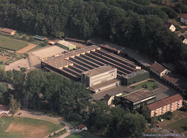 Luftaufnahme des Firmengeländes 1992 (Quelle: www.elumatec.de, 22.11.2008)
